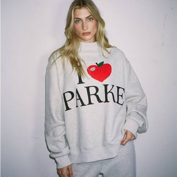 Parke Tops - Stylish White Sweatshirt with Red Apple Graphic